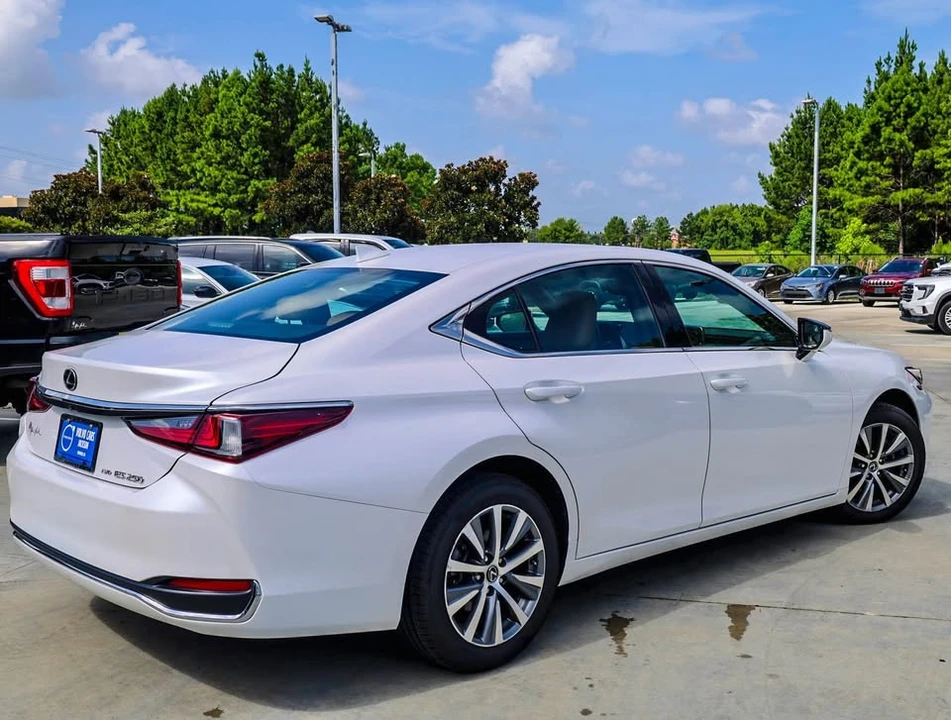 2021 Lexus ES 7th Gen - Image 3 of 10