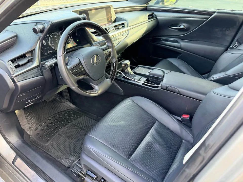 2021 Lexus ES 7th Gen - Image 9 of 15