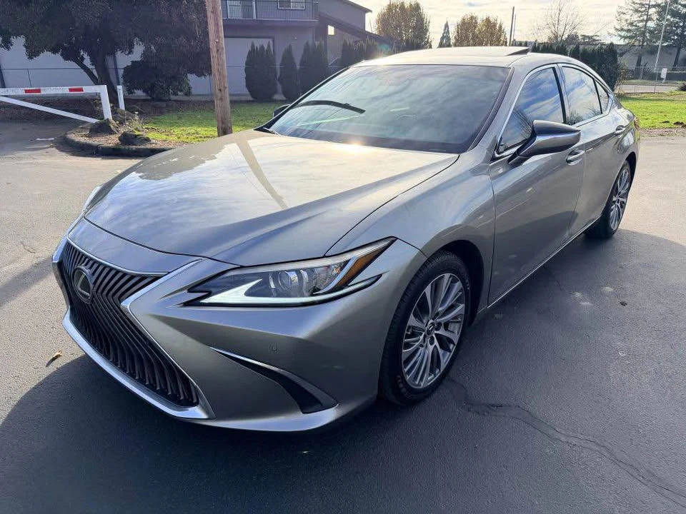 2021 Lexus ES 7th Gen - Image 2 of 15