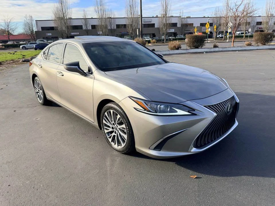 2021 Lexus ES 7th Gen - Image 8 of 15