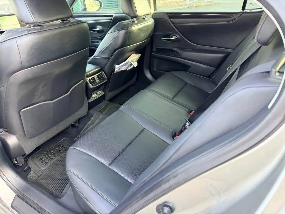 2021 Lexus ES 7th Gen - Image 10 of 15
