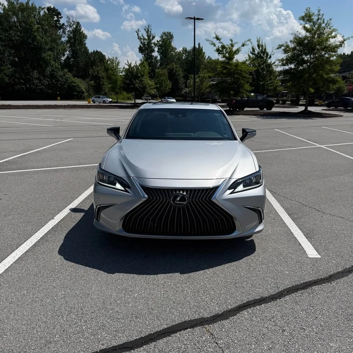 2021 Lexus ES 7th Gen - Image 2 of 16