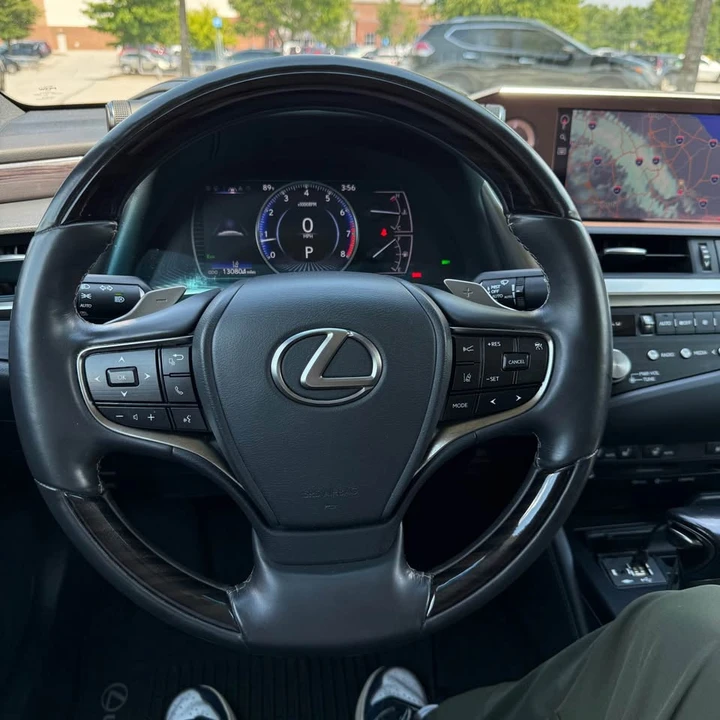 2021 Lexus ES 7th Gen - Image 11 of 16