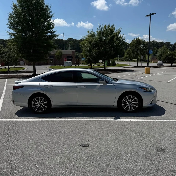 2021 Lexus ES 7th Gen - Image 4 of 16