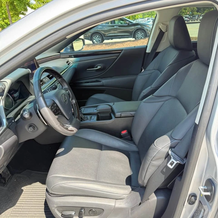 2021 Lexus ES 7th Gen - Image 9 of 16