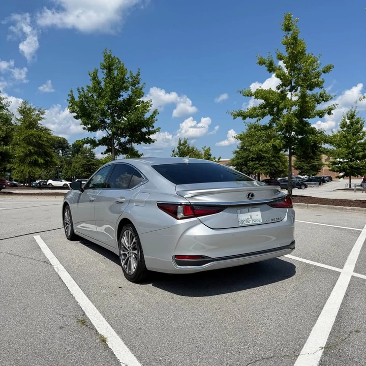 2021 Lexus ES 7th Gen - Image 5 of 16