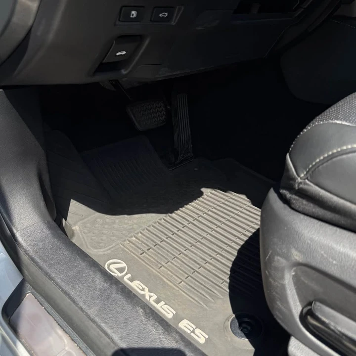 2021 Lexus ES 7th Gen - Image 10 of 16