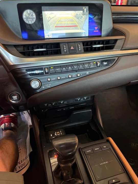 2021 Lexus ES 7th Gen - Image 18 of 20
