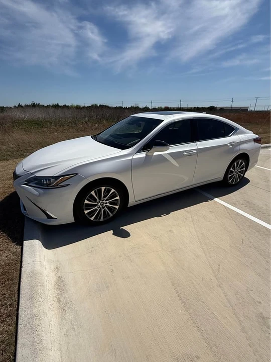 2021 Lexus ES 7th Gen - Image 2 of 19