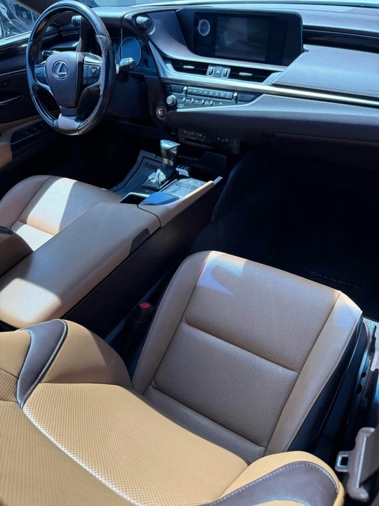 2021 Lexus ES 7th Gen - Image 14 of 19