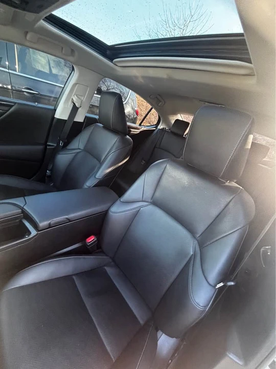 2021 Lexus ES 7th Gen - Image 4 of 5