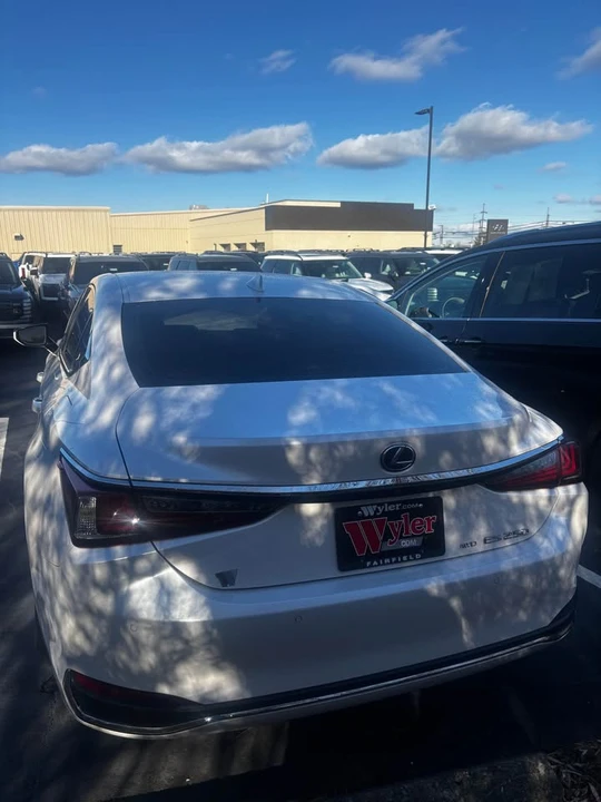 2021 Lexus ES 7th Gen - Image 2 of 5