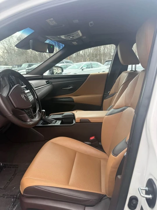 2021 Lexus ES 7th Gen - Image 5 of 6