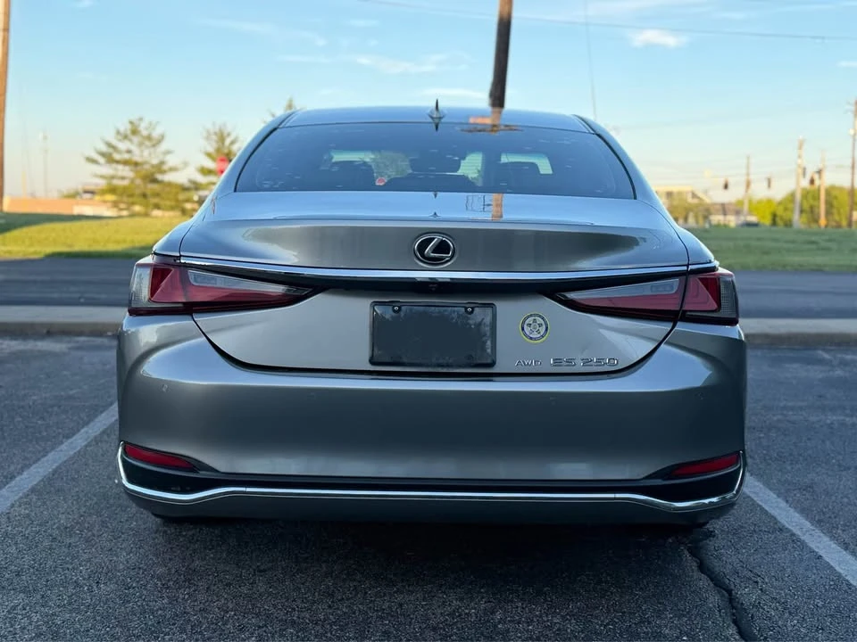 2021 Lexus ES 7th Gen - Image 6 of 18