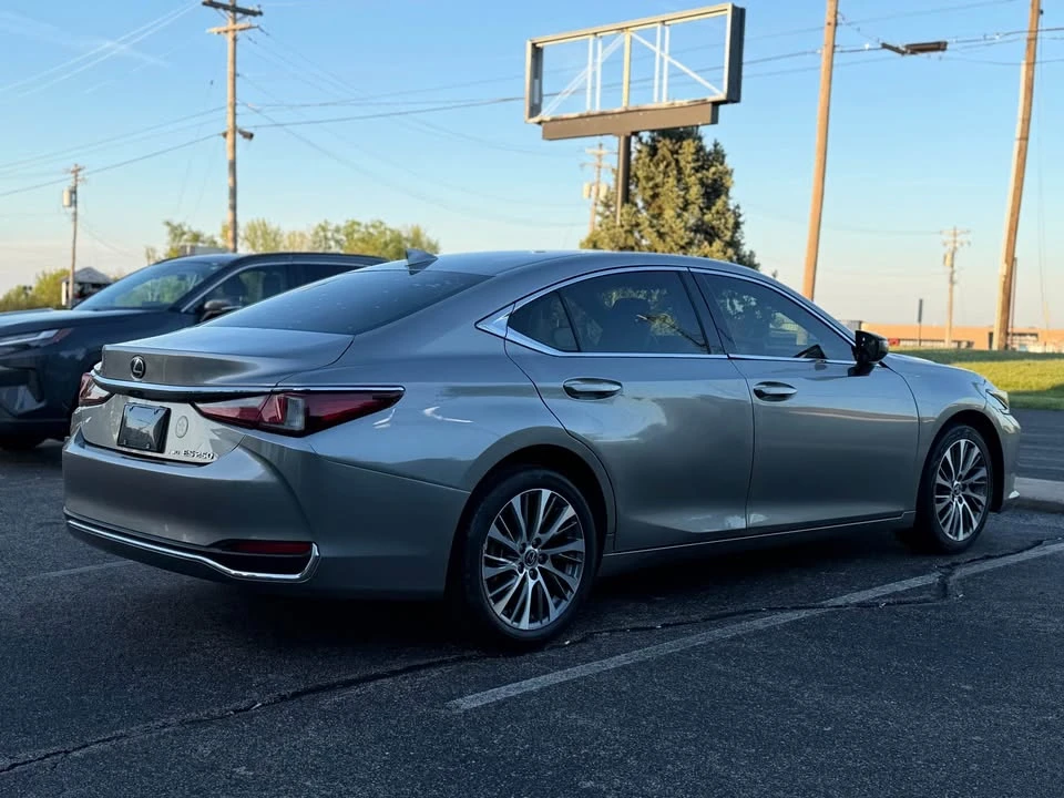2021 Lexus ES 7th Gen - Image 5 of 18