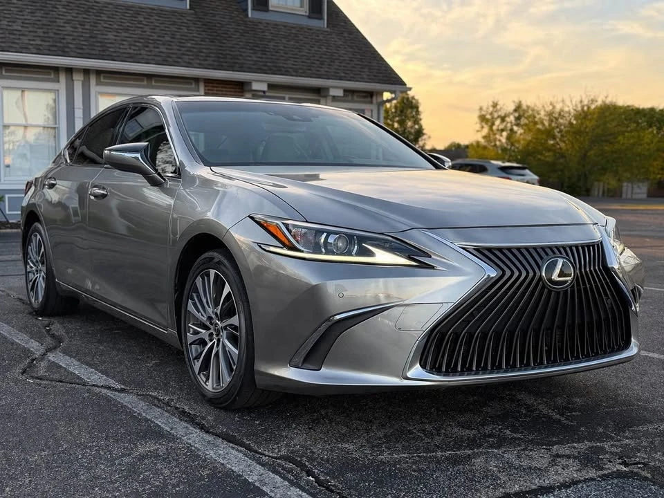 2021 Lexus ES 7th Gen - Image 3 of 18