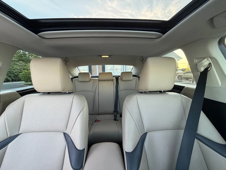2021 Lexus ES 7th Gen - Image 14 of 18