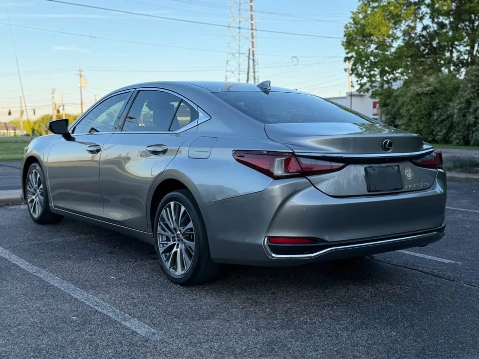 2021 Lexus ES 7th Gen - Image 7 of 18