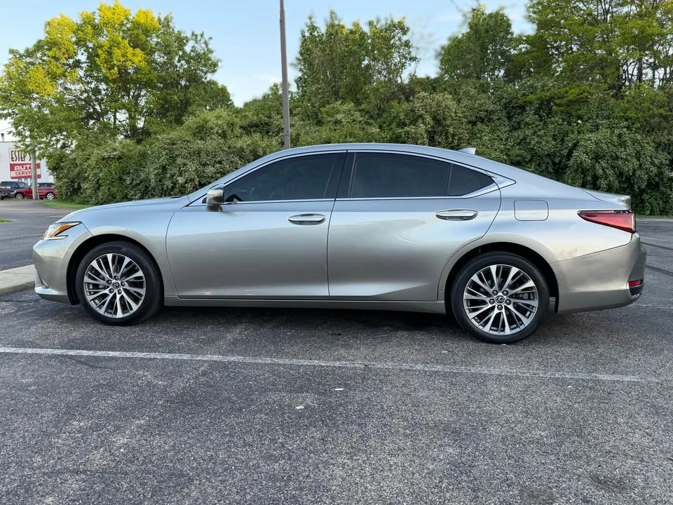 2021 Lexus ES 7th Gen - Image 8 of 18
