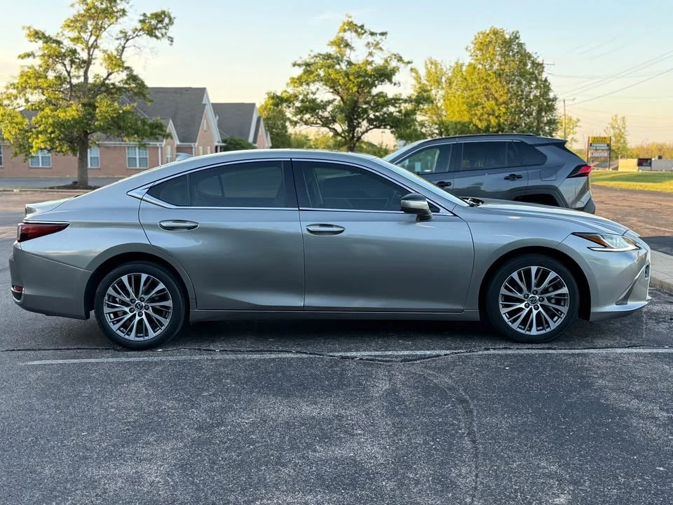 2021 Lexus ES 7th Gen - Image 4 of 18