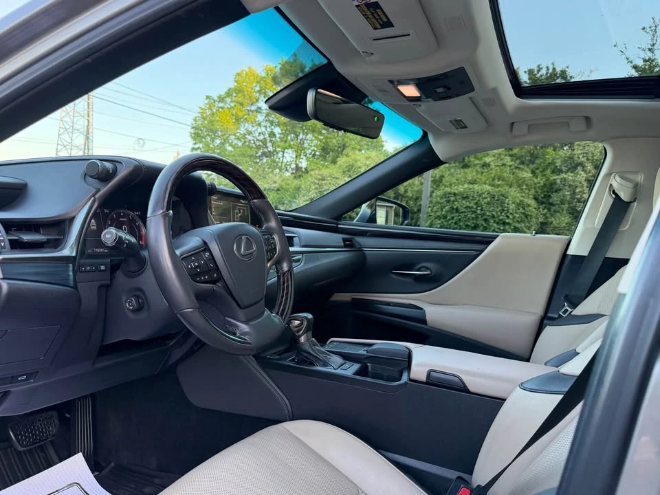 2021 Lexus ES 7th Gen - Image 9 of 18