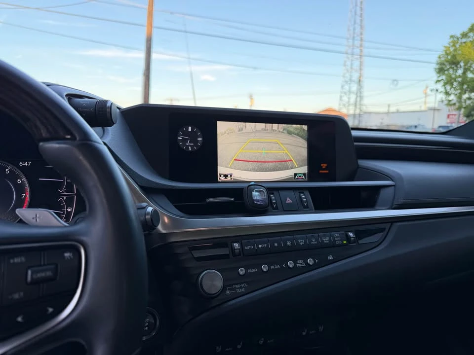 2021 Lexus ES 7th Gen - Image 10 of 18
