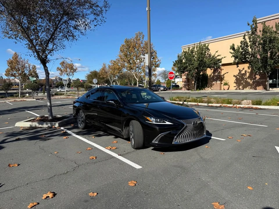 2021 Lexus ES 7th Gen - Image 4 of 10