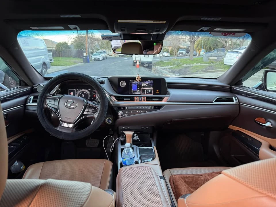 2021 Lexus ES 7th Gen - Image 10 of 20