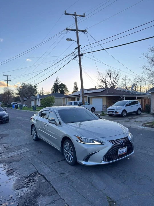 2021 Lexus ES 7th Gen - Image 2 of 20