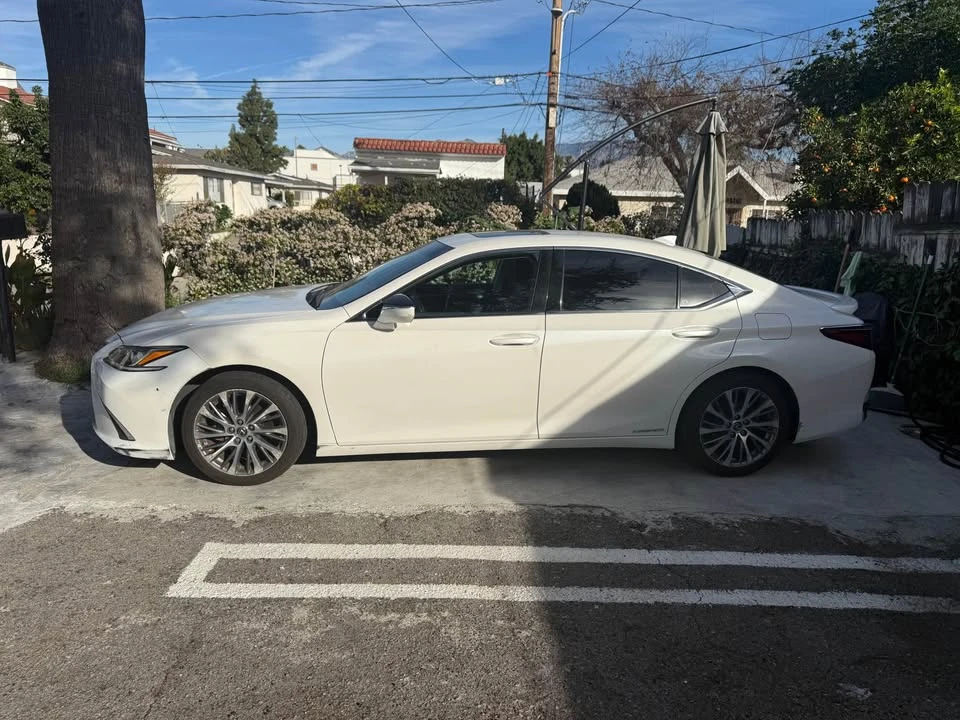 2021 Lexus ES 7th Gen - Image 6 of 7