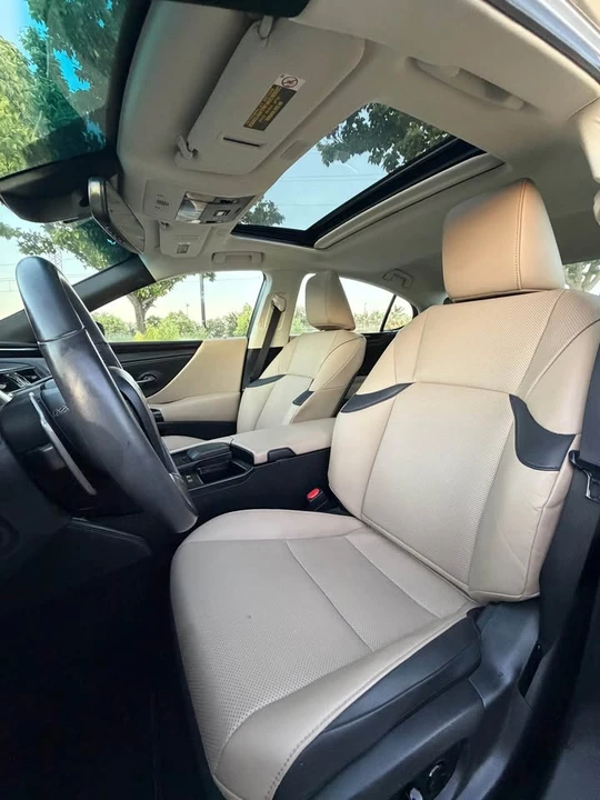 2021 Lexus ES 7th Gen - Image 17 of 19