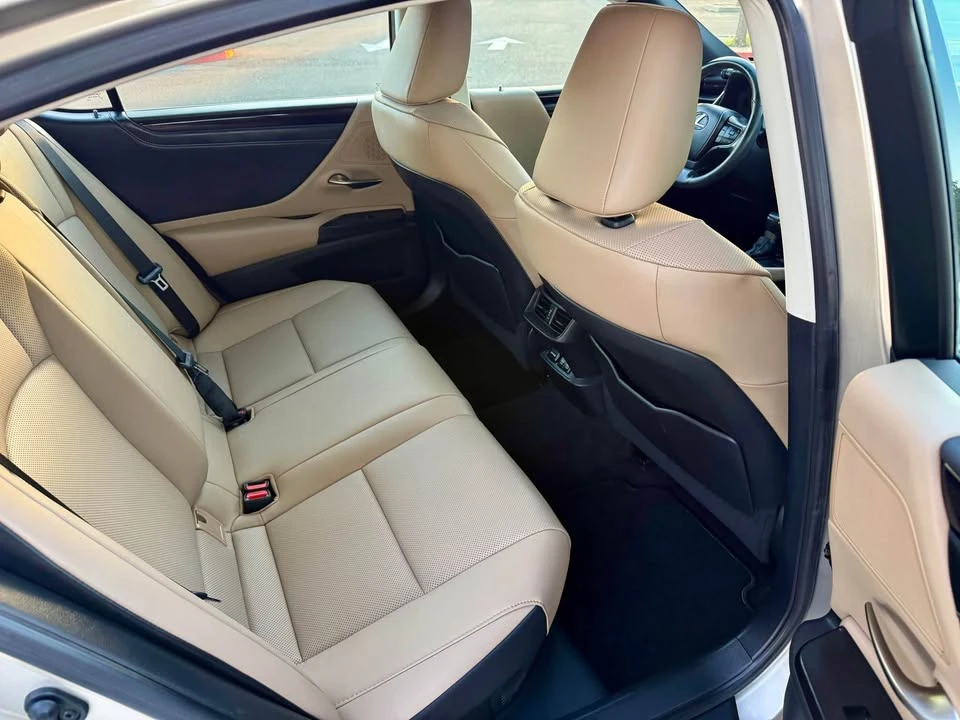 2021 Lexus ES 7th Gen - Image 14 of 19