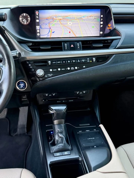 2021 Lexus ES 7th Gen - Image 15 of 19