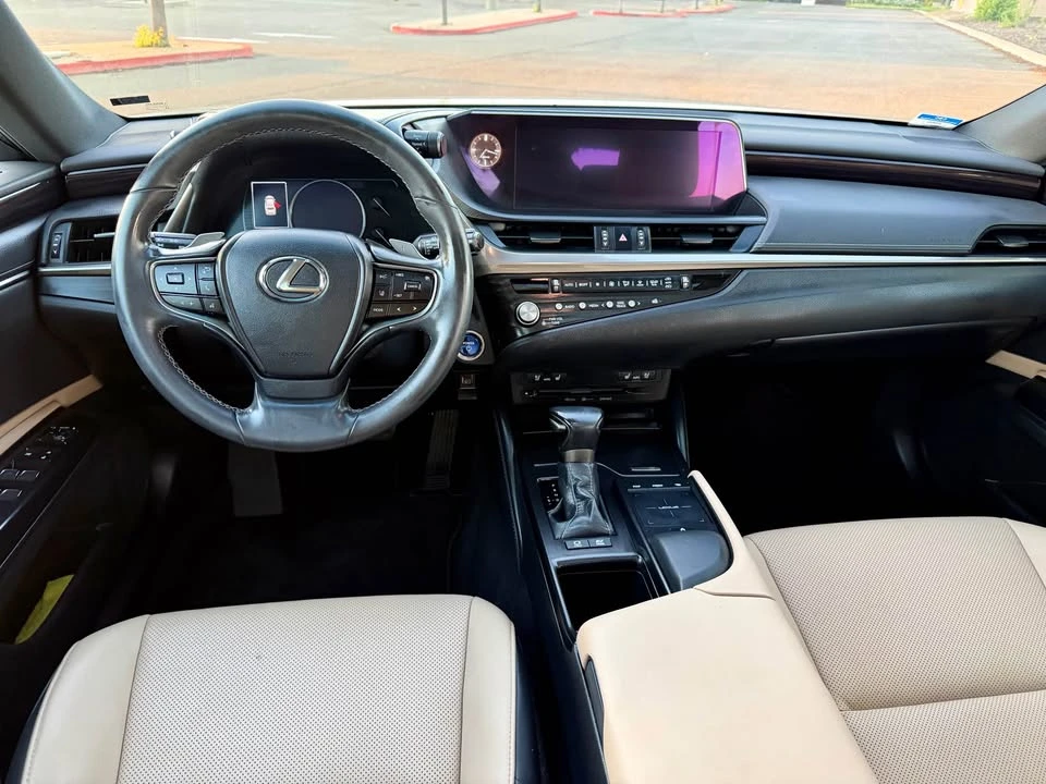 2021 Lexus ES 7th Gen - Image 18 of 19