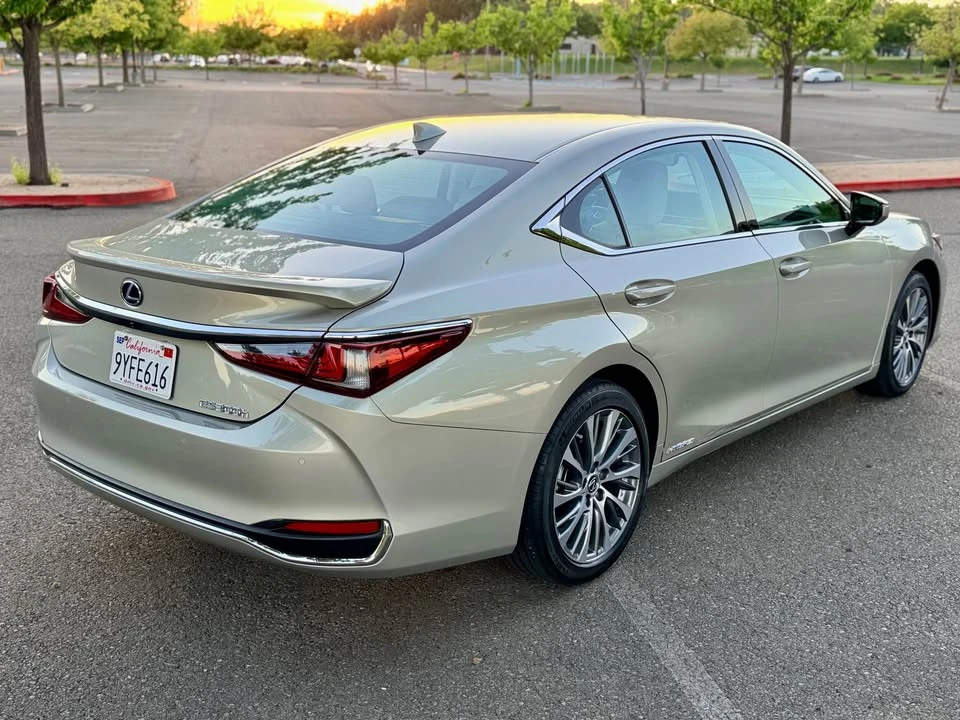 2021 Lexus ES 7th Gen - Image 7 of 19