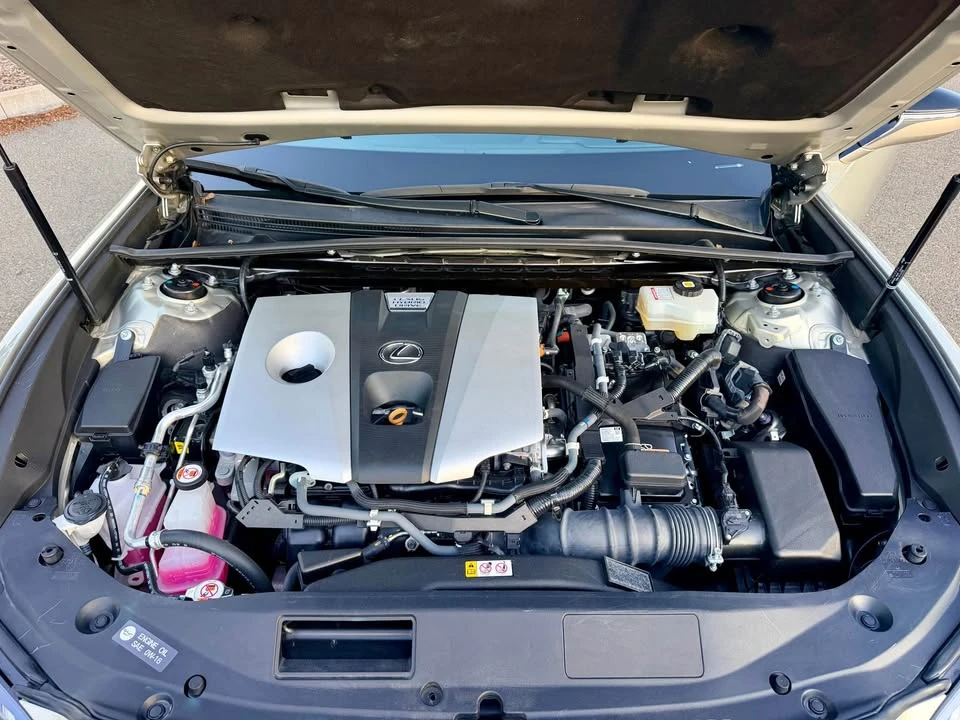 2021 Lexus ES 7th Gen - Image 19 of 19