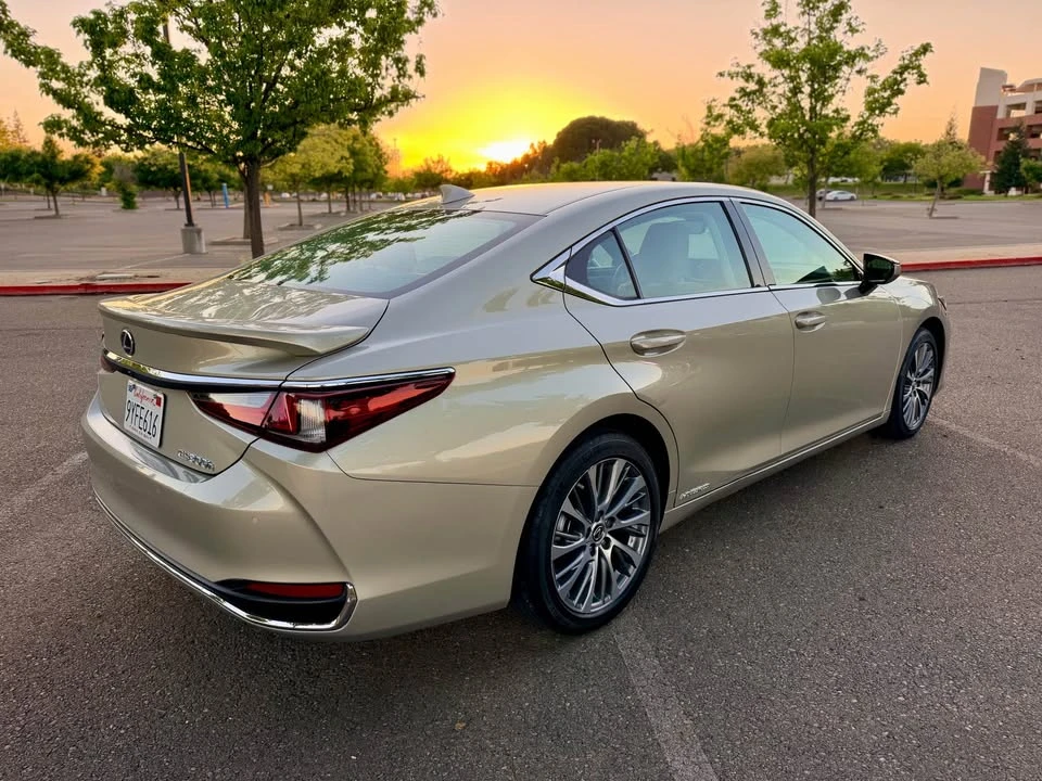 2021 Lexus ES 7th Gen - Image 3 of 19