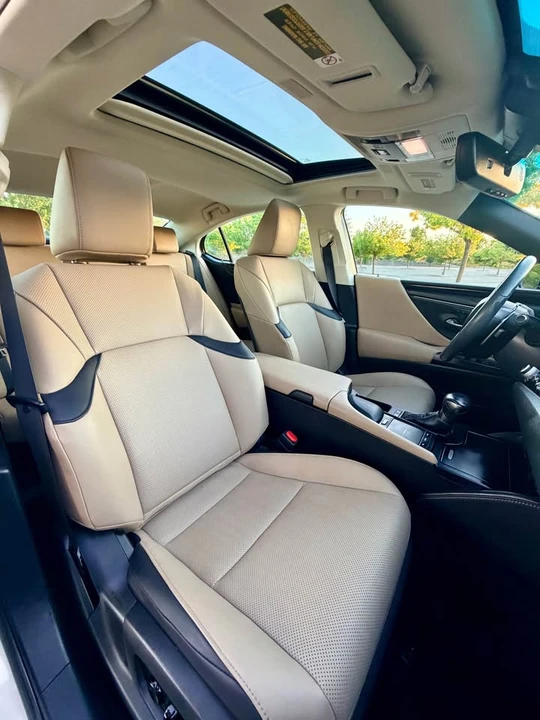 2021 Lexus ES 7th Gen - Image 10 of 19