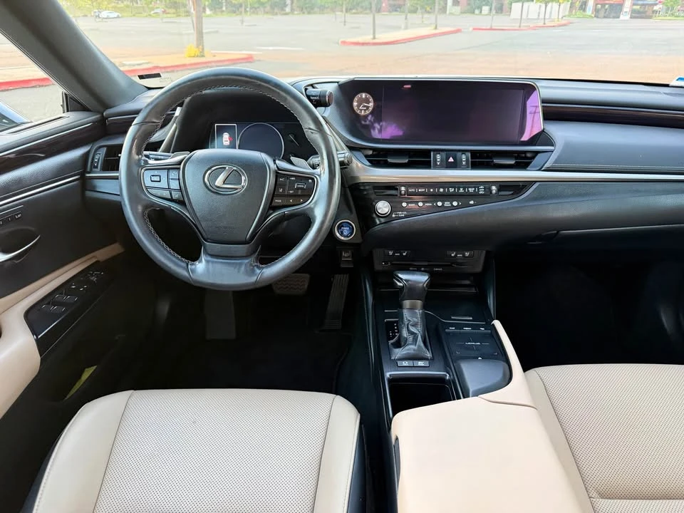 2021 Lexus ES 7th Gen - Image 13 of 19