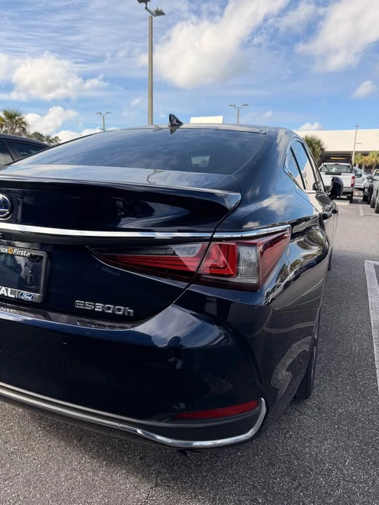 2021 Lexus ES 7th Gen - Image 3 of 9