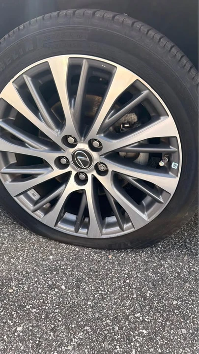 2021 Lexus ES 7th Gen - Image 7 of 9