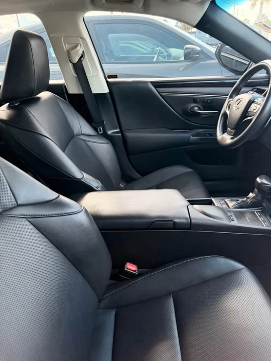 2021 Lexus ES 7th Gen - Image 5 of 9