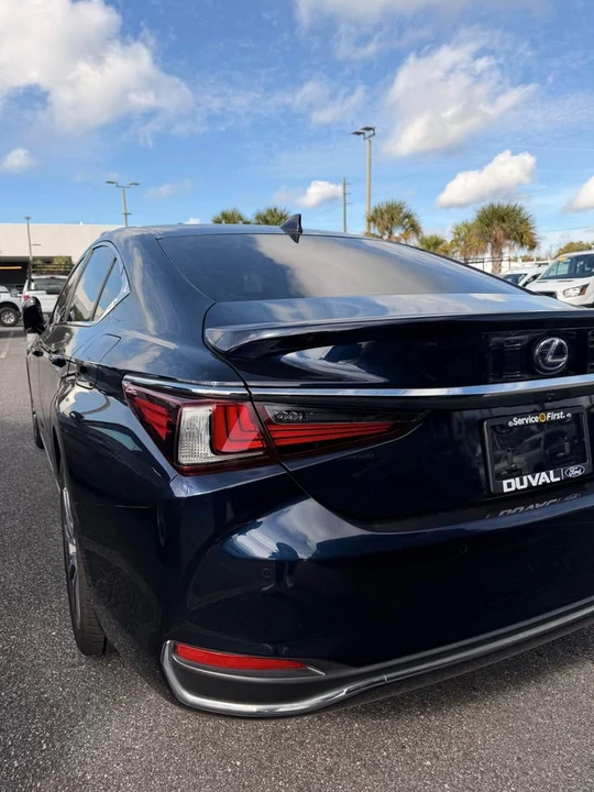 2021 Lexus ES 7th Gen - Image 6 of 9