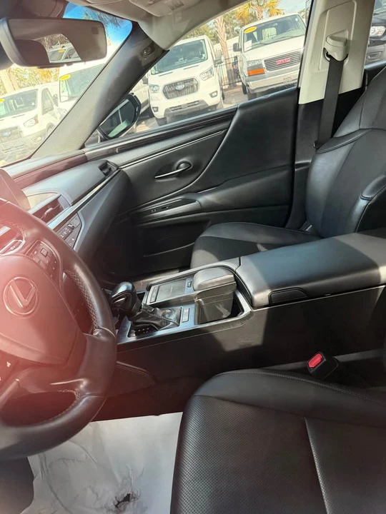 2021 Lexus ES 7th Gen - Image 8 of 9