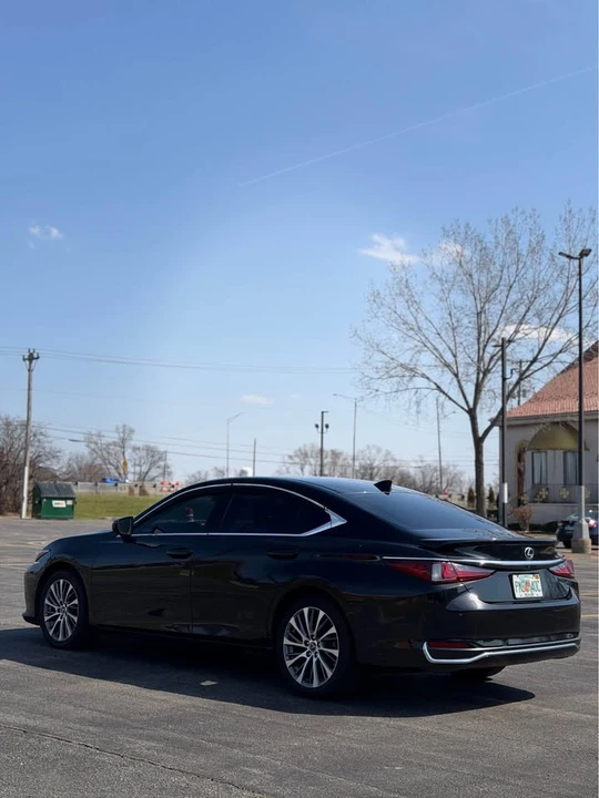 2021 Lexus ES 7th Gen - Image 5 of 14