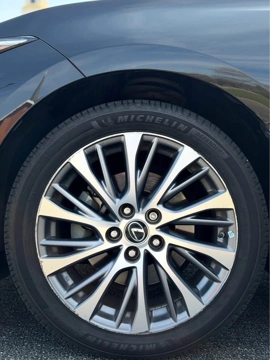 2021 Lexus ES 7th Gen - Image 13 of 14