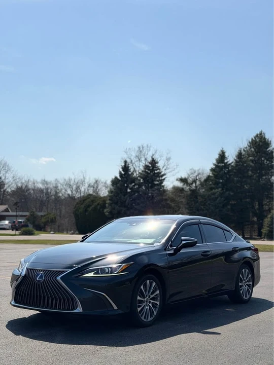 2021 Lexus ES 7th Gen - Image 2 of 14