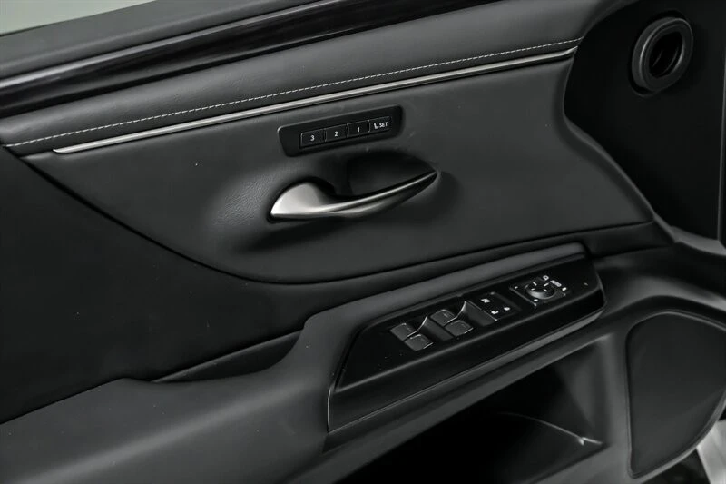 2021 Lexus ES 7th Gen - Image 17 of 21