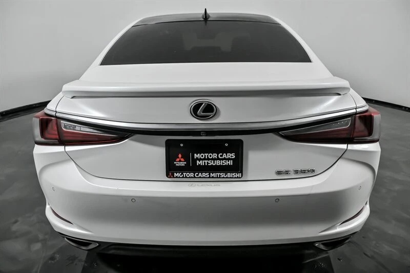 2021 Lexus ES 7th Gen - Image 10 of 21