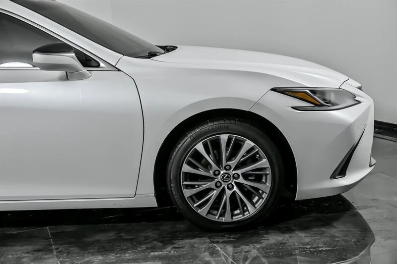 2021 Lexus ES 7th Gen - Image 14 of 21